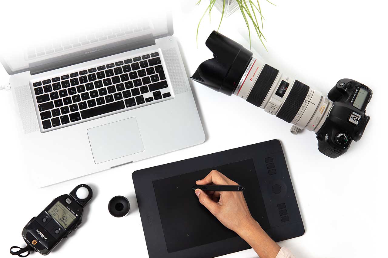 espacio-trabajo-ordenador-fotometro